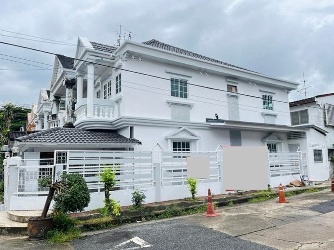3-bed townhouse for sale, 26.2 sq wah, Phra Khanong