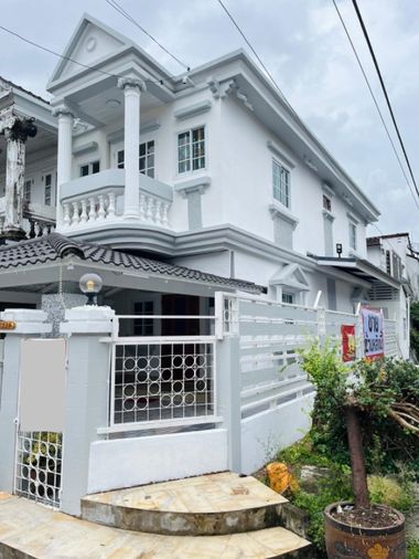 3-bed townhouse for sale, 26.2 sq wah, Phra Khanong