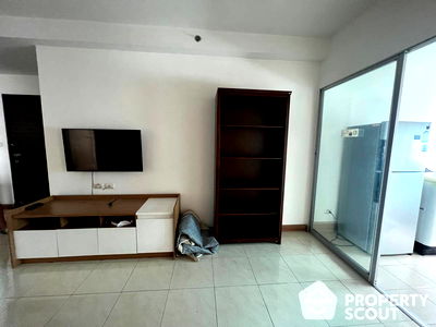 Condos for rent BTS Ekkamai : 2-BR Condo at Supalai Park Ekamai - Thonglor near ARL Ramkhamhaeng (ID 1876713)