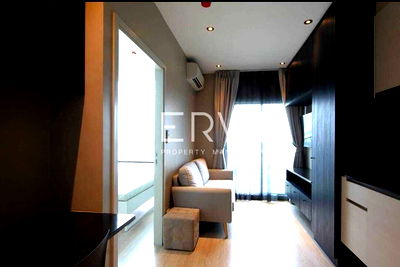 Condos for rent : Good Location  1 Bed Condo in Ratchada area Next to MRT 80 m. @   Noble Revolve Ratchada 1