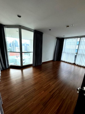 คอนโดให้เช่า : LTHC11077–The Ratchadamri FOR RENT 2 beds 2 baths size 132 Sq.m. Near BTS Ratchadamri Station ONLY 80k/month