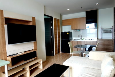 Condos for rent : Condo for rent: Rhythm Sathorn, 38 sq m. room, corner room, river view, near BTS Saphan Taksin