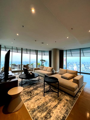 Condos for rent : LTHC11082-Magnolias Rajdamri CONDO FOR RENT 3 beds 1 baths size 360 Sq.m. Near BTS Chitlom Station ONLY 500k/month