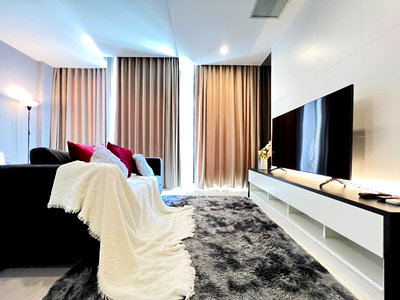 Condos for rent : For Rent condo Noble ploenchit 1 beds fully furnished (S15-0192)