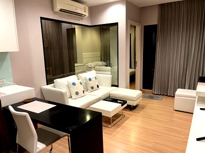 Condos for rent Siam University : Condo for rent  :Urbano Absolute Sathon-Taksin (( BTS Krung Thon Buri  )) 