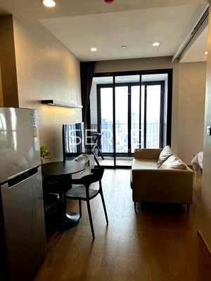 Condos for rent : 1 Bed Super High Fl. 50+ Good View & Good Location MRT Sam Yan 180 m. and Samyan Mall   @ Ashton Chula-Silom  