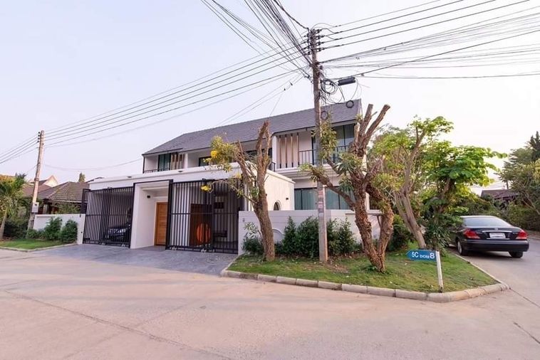 ขายบ้านเดี่ยว2ชั้นพร้อมเฟอร์ฯบ้านพร้อมเข้าอยู่  ใกล้เมือง , ใกล้เซ็นทรัลแอร์พอต , สนามบิน , ใกล้โรงเรียนนานาชาติ เดินทางสะดวกมาก