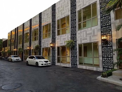 Shop for sale last unit The Riviera have 2 floor suitable for business shop or office jomtien