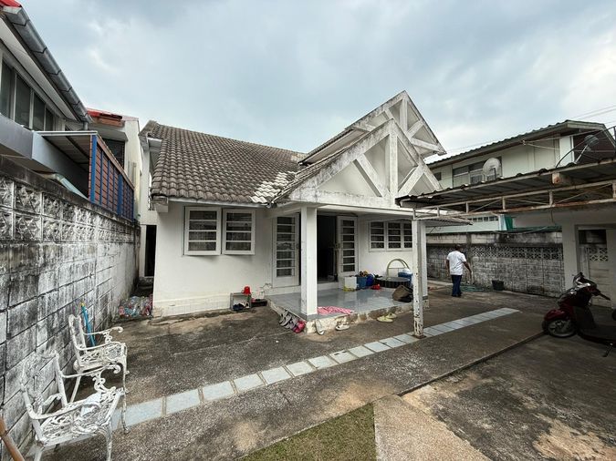 ขายบ้านเดี่ยว 4 ห้องนอน 220 ตร.ม. 55 ตร.ว. เขตบางพลัด