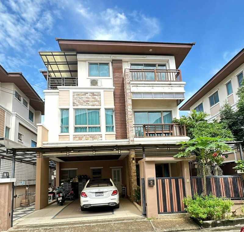 Houses for sale : For sale: 3-storey detached house, Nonthaburi Regent, Ratchaphruek, area 61.7 square wah, usable area 252 sq m, 5 bed, 4 bath, furnished, 8.5 MB.