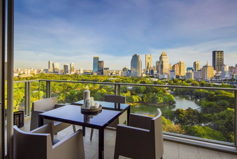 รูปภาพ 2 Beds with Bathtub Large Room Good Location Close to BTS Ratchadamri 300 m. at 185 Rajadamri Condo  / For Rent