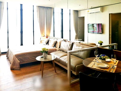 Condos for rent : Studio with Partition Nice Room High Fl. 20+ Good Location BTS Phrom Phong 650 m. / For Rent&Sale-Park 24 (พาร์ค 24)