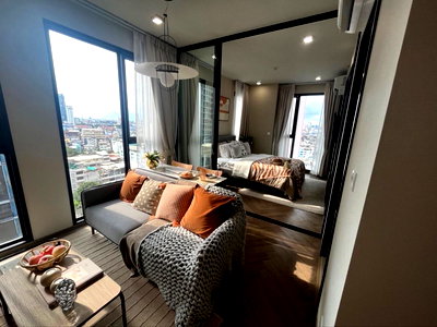 Condos for rent : Chapter Chula - Samyan【𝐑𝐄𝐍𝐓】🔥 COZY European style, chic design There is a private cinema, 24 hours common area. Contact Line ID: @hacondo