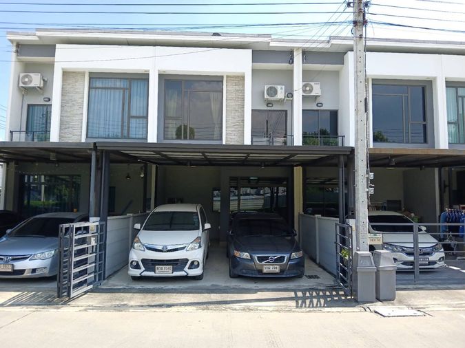 ให้เช่าทาวน์เฮาส์ หมู่บ้านพลีโน่ รามอินทรา - วงแหวน Tel.0999983897