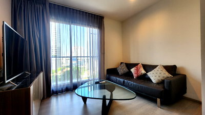 เช่าคอนโด ซอยทองหล่อ (สุขุมวิท 55) : Rhythm Sukhumvit 36-38 | ห้องหนึ่งห้องนอนให้เช่า ชั้นสูง วิวสวย ขนาดกำลังดี ราคาดีติดต่อนัดดูได้