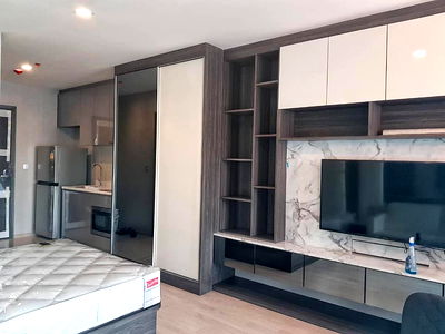 Condos for rent BTS Victory Monument : Studio Nice Room Good Location Next to BTS Victory Monument 100 m. & King Power @  Rhythm Rangnam 