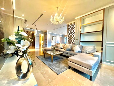 Condos for rent BTS Phloen Chit : LTH11195RE-Condo FOR RENT at Sindhorn residence Size 229 sqm. 2 beds 3 baths Near BTS Chit Lom Station ONLY 300K/Month