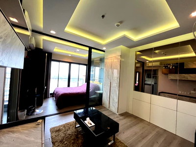 Condos for sale :  The Politan Rive  Floor: 25, corner room, view of the Chao Phraya River curve.  South-facing room 