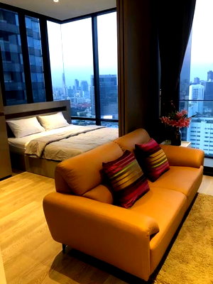 คอนโดให้เช่า : Ashton Silom【𝐑𝐄𝐍𝐓】🔥การออกแบบห้องที่ลงตัวด้วยเฟอร์นิเจอร์บิ้วอิน เดินทางสะดวก พร้อมเข้าอยู่🔥 ติดต่อไลน์ไอดี: @hacondo