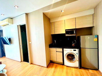 Condos for rent Phrom Phong : Beautiful room at Park 24 Studio 28 Sq.m High Floor 20,000 Baht/Month