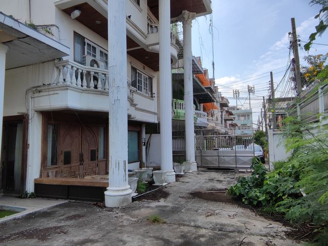 11-bed house for rent, 641 sq wah, Bang Kho Laem