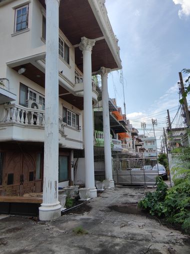 11-bed house for rent, 641 sq wah, Bang Kho Laem