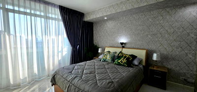 Condos for sale Big C Extra Lat Phrao (Big C Extra Ladprao) : Newly Renovated* 1 Br Beautiful Condo on PhahonYothin 21, 45 sqm, 24 Fl. next to BTS train