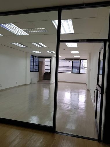 พื้นที่สำนักงานให้เช่า อาคารชาญอิสสระ 1 CHARN ISSARA TOWER 1 ชั้น 5 เนื้อที่ 60 ตารางเมตร ค่าเช่า 39.000 บาท*/เดิอน