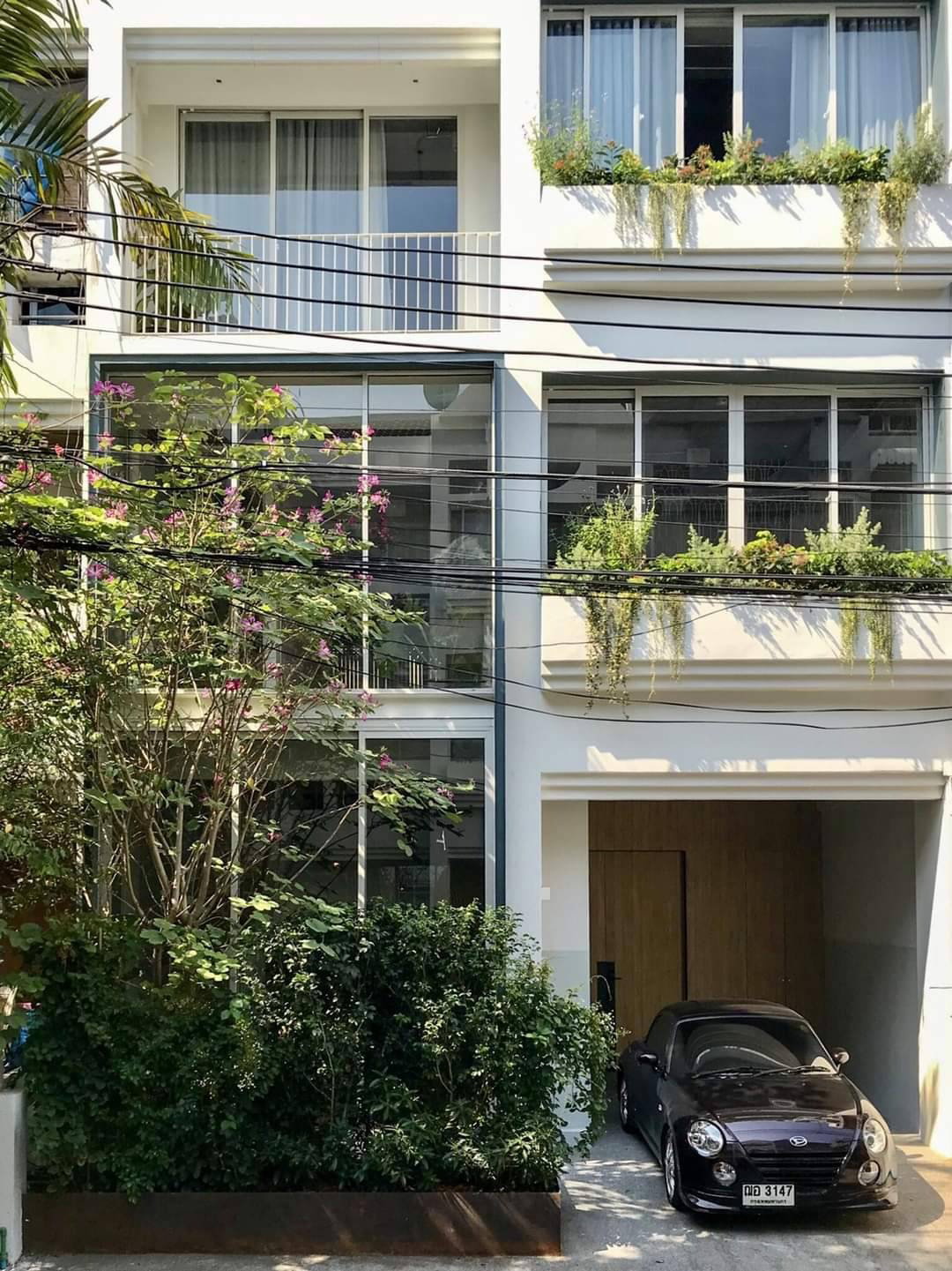 ขายบ้านสุขุมวิท 49 Townhouse 4 ชั้น 240 ตร.ม พร้อมพงษ์ ทองหล่อ ใกล้ สมิติเวช Emporium บ้านสวยพร้อมอยู่ ใช้เป็น Home office ขายพร้อมผู้เช่า 087-9074045