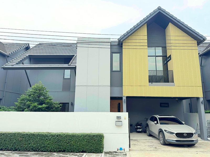 Houses for sale : For sale single house : Noble Gable Watcharapol , new house in the heart of Watcharapol.