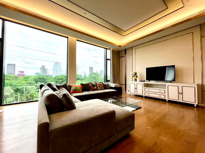 ขายคอนโด : ++ขายด่วน++ Sindhorn Lumpini ** 3 ห้องนอน ขนาด 230 ตร.ม.พร้อมอยู่