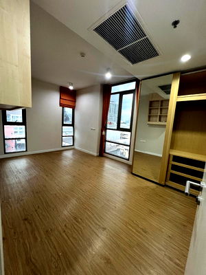 Condos for sale : Siamese Surawong【𝐒𝐄𝐋𝐋】🔥Condo designed to have spacious living space. Near Silom business center Ready to move in 🔥  Contact Line ID: @hacondo