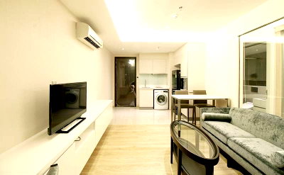 ขายคอนโด : LTH11281 -H Sukhumvit 43 FOR SALE Size 41 sqm. 1 bed 1 bath BTS Phrom Phong Station ONLY 7.9 MB