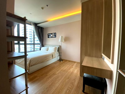 ขายคอนโด : LTH11290-H Sukhumvit 43 FOR SALE Size 47 sqm. 1 bed 1 bath BTS Phrom Phong Station ONLY 8.9 MB