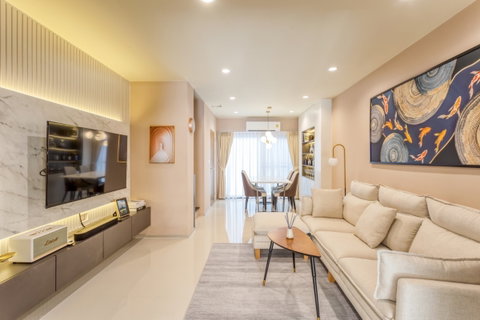 รูปภาพ Townhome for Rent: Plume Watcharaphon-Ekkamai [Owner Post]