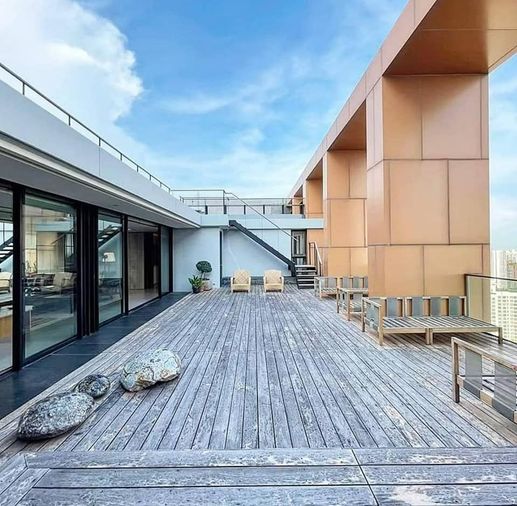 THE ISSARA Ladprao ห้อง PENTHOUSE ชั้น 44 เนื้อที่ 579 ตร.ม. 4 ห้องนอน 5 ห้องน้ำ ตกแต่งพร้อมอยู่  ราคาพิเศษ 120  ลบ.*  