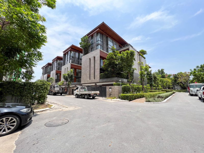 ขายบ้านเดี่ยว : ขายบ้านเดี่ยวใจกลางกรุงเทพ  4 ห้องนอน 5 ห้องน้ำ ใกล้ทางพิเศษเฉลิมมหานคร