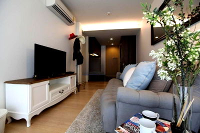 Condos for rent Sukumvit 49 : Code: KJ3310  for rent Via 49 // Line ID: @kjcondo (with @) //