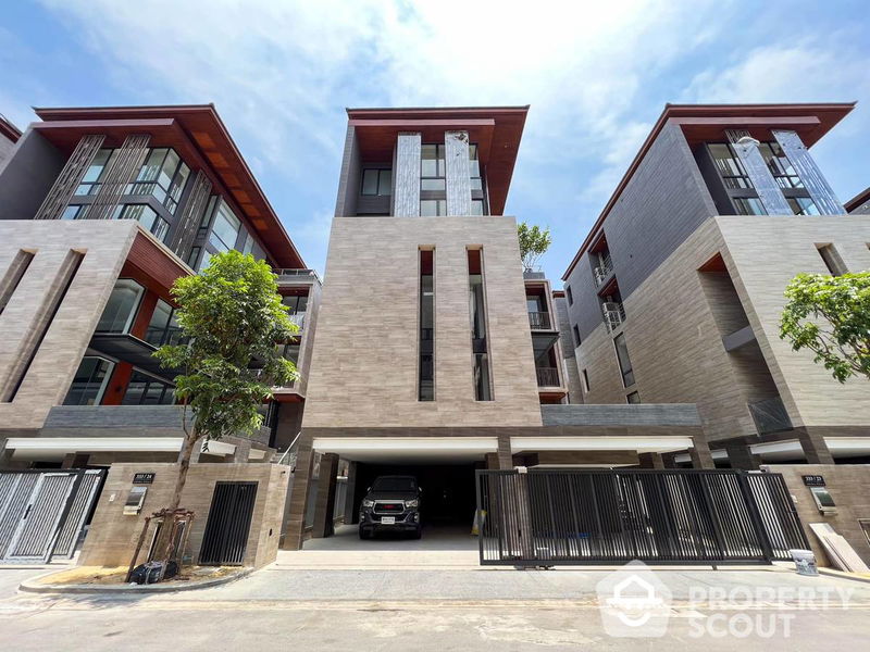ขายบ้านเดี่ยว : บ้าน 4-ห้องนอน ใกล้ MRT คลองเตย (ID 1947881)