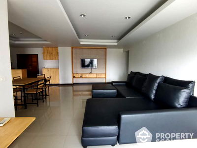 Condos for rent MRT Sam Yan : 2-BR Condo at Baan Somthavil Condominium near BTS Ratchadamri (ID 513728)