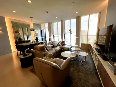 ขายคอนโด : Combined 2 Beds with Bathtub 107.80 sq.m. Super High Fl. 30+ Perfect Location BTS Phloen Chit-Noble Ploenchit