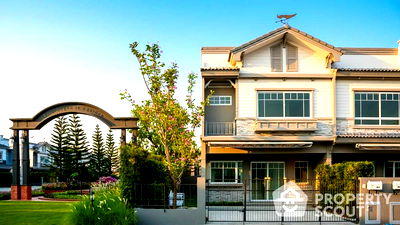 Townhouses for sale Chang Chui : 3-BR Townhouse in Bang Si Thong (ID 1961050)