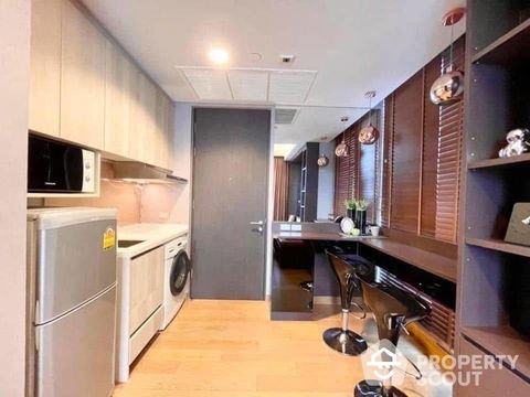 1-BR Condo at The Lumpini 24 near BTS Phrom Phong (ID 1960386)