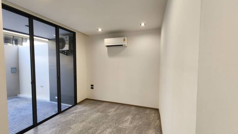 3-bed home office for sale, 221.6 sqm, 21.1 sq wah, Ther Ladprao 93