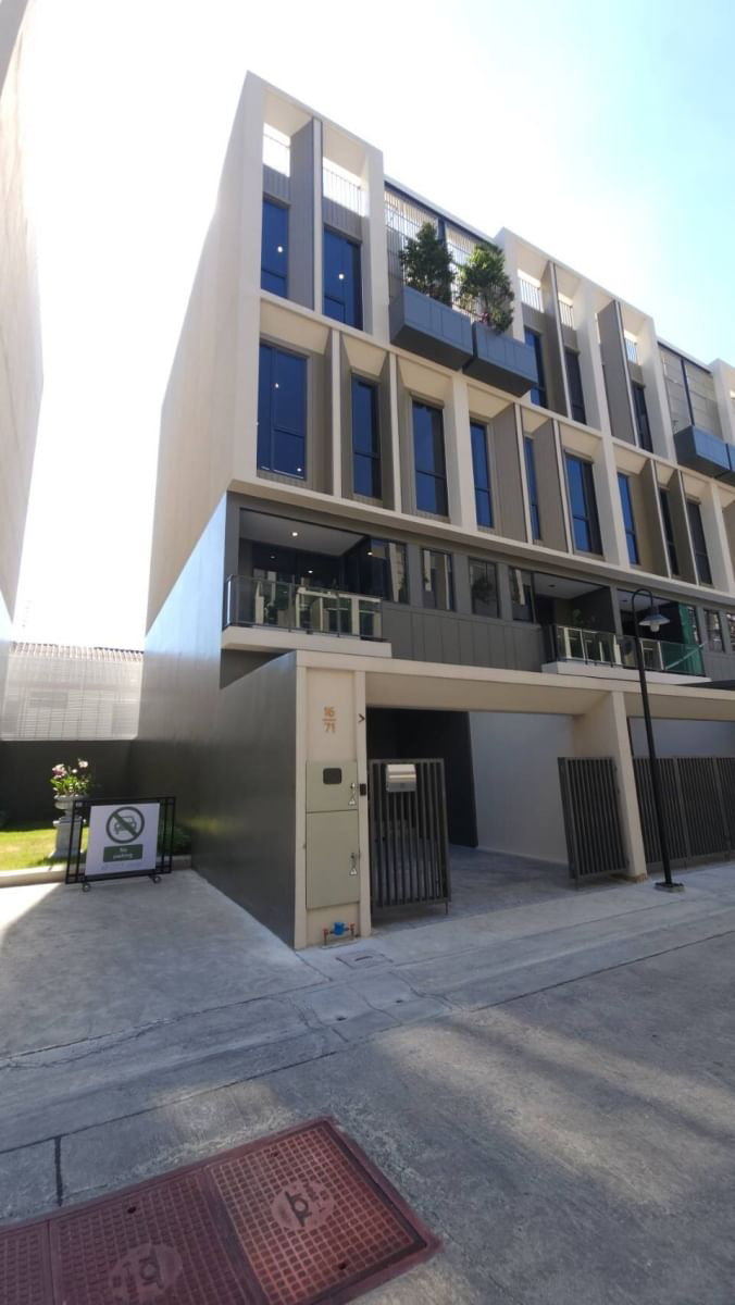 Home office for sale : For sale Ther Lad Phrao 93 Unit 16/71 (Corner plot)