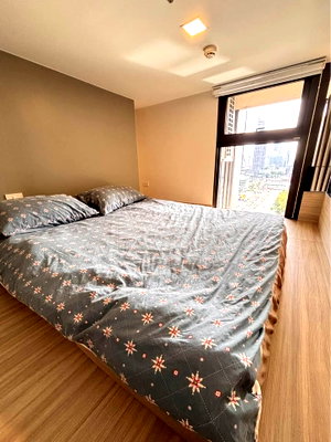 คอนโดให้เช่า : P570 ให้เช่าคอนโด Chewathai Residence Asoke (ชีวาไทย เรสซิเดนส์ อโศก) ห้องDuplex ทำเลดีใกล้MRT ห้องสวยมาก เฟอร์ครบ พร้อมอยู่