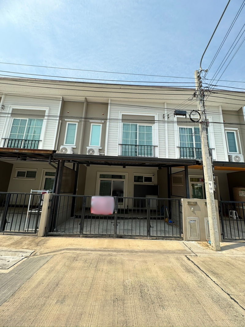 Townhouses for sale : Live a high-class life in a prime location house, Casa Waterside Village, Rama 5 !!
