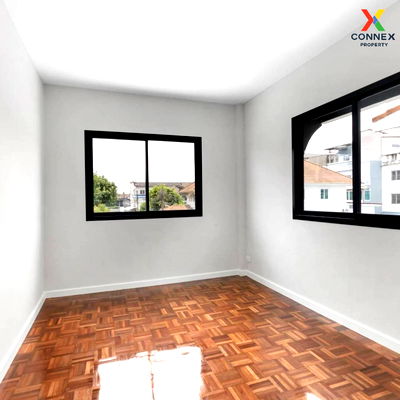 Townhouses for sale Makro Bangbuathong : For Sale Townhouse/Townhome  , Buathongthani , corner unit , newly renovated , Bang Bua Thong , Bang Bua Thong , Nonthaburi , CX-112497 ✅ Live chat with us ADD LINE @connexproperty ✅ 