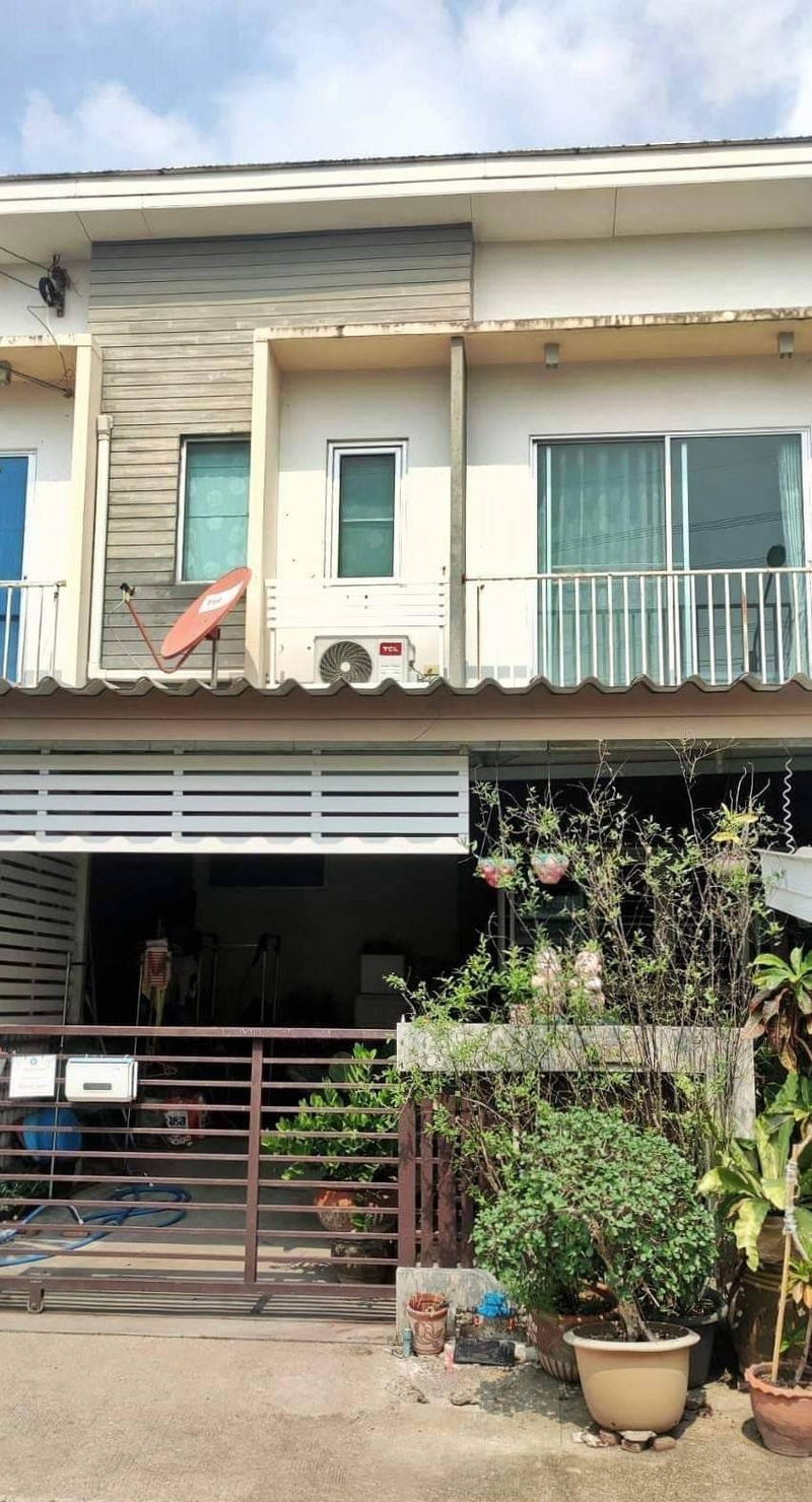 Townhouses for sale : Townhouse for sale, 19 sq.w., The Connect 2, 3 bedrooms, 2 bathrooms, On Nut-Chaloem Phrakiat 87,