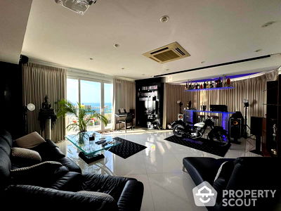 Condos for sale : 2-BR Condo at The Peak Towers close to Phratamnak (ID 1991451)